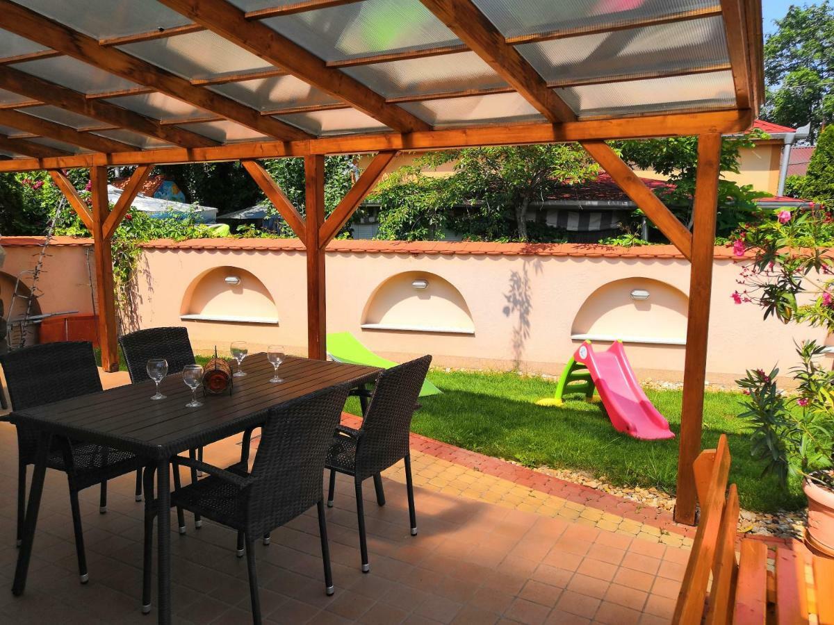 Aqua Azur Apartman Hajdúszoboszló Екстериор снимка